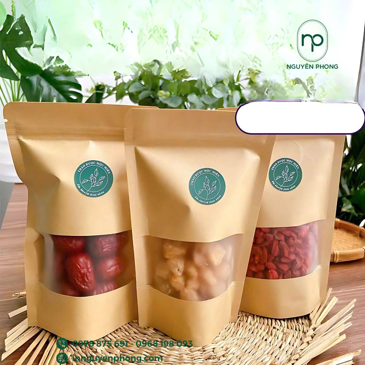 Mẫu tem dán táo đỏ